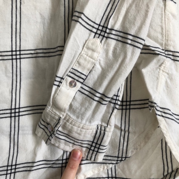 3/$15 🤑✨ H&M White Grid Flannel Button Down Shirt - US 8 - Picture 5 of 7